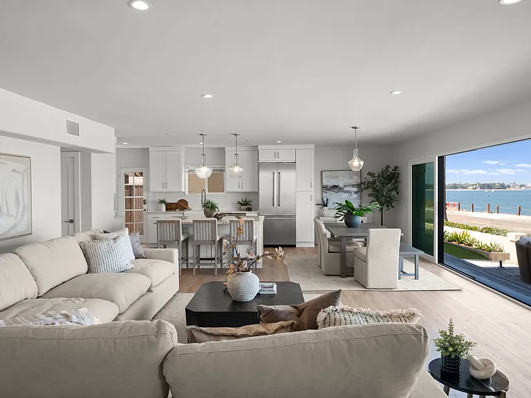 3611 Riviera Dr — Photo 8
