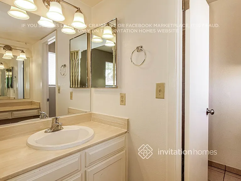 7556 W Turney Ave — Photo 10
