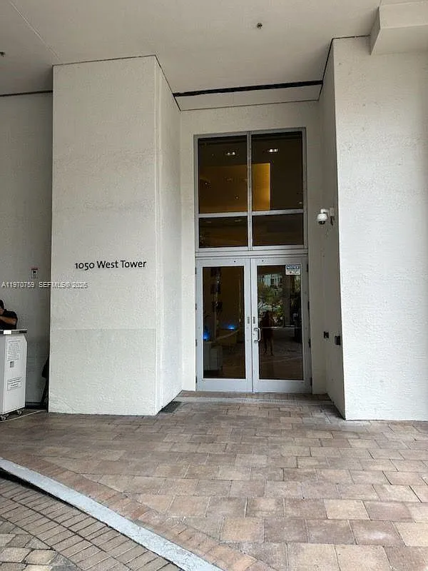 Building Photo - 1050 Brickell Ave #1014