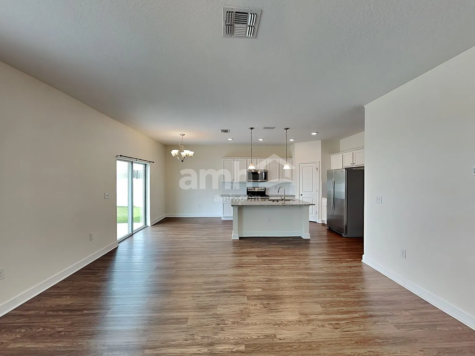 4 bed, 2.5 bath, 2296 sqft, $2,720 — Photo 4