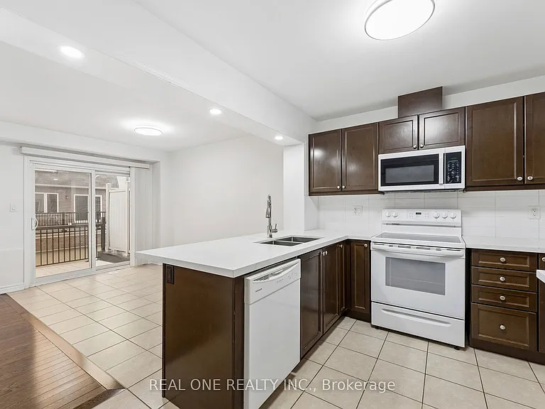 30 Henneberry Ln — Photo 15