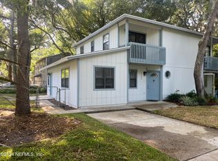 2042 Lakeview Ct, Atlantic Beach, FL 32233
