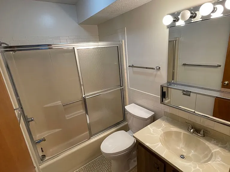 Lynn-Gail Apartments — Photo 23