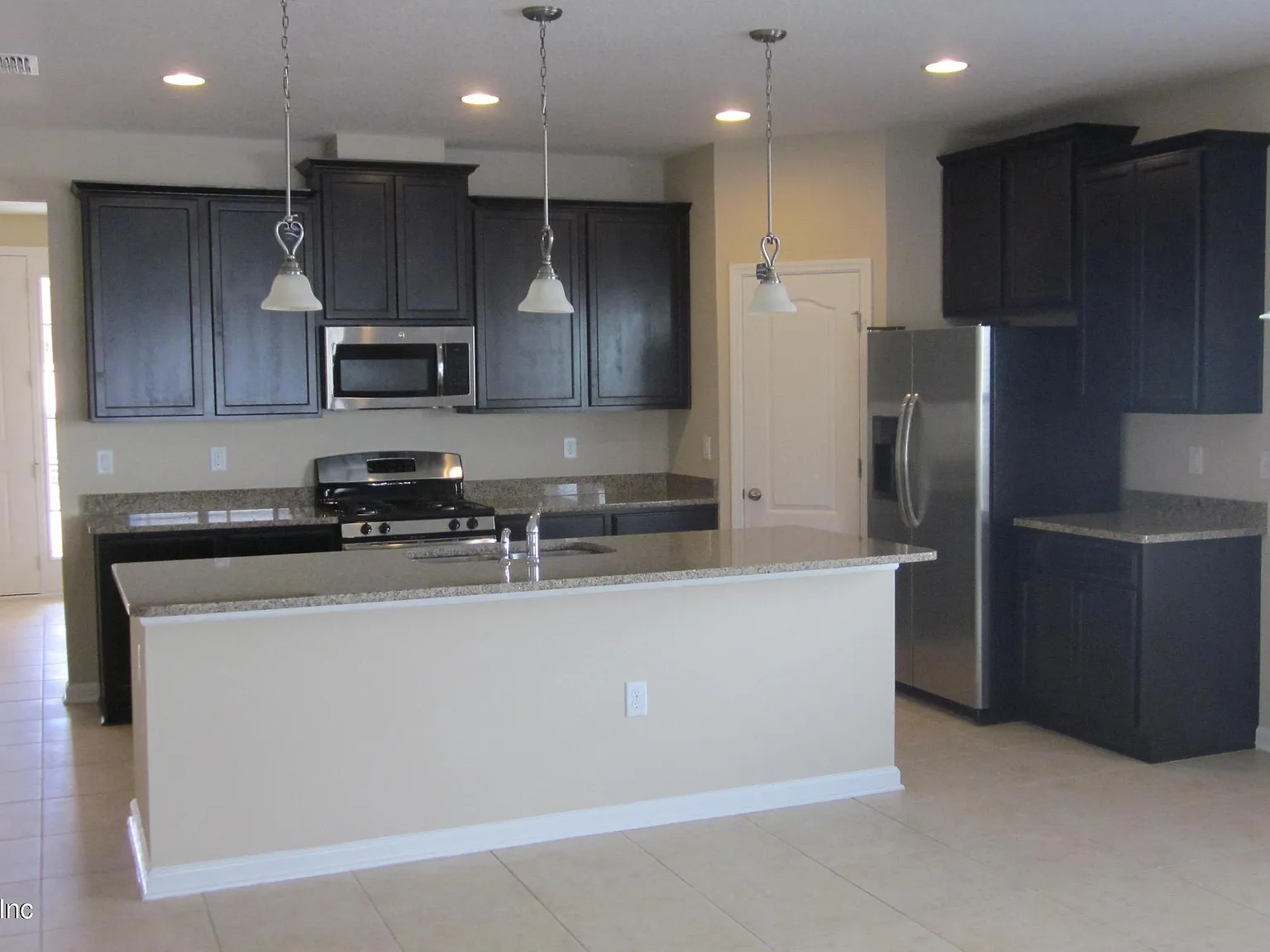 4 bed, 2.0 bath, 2232 sqft, $3,750 — Photo 3