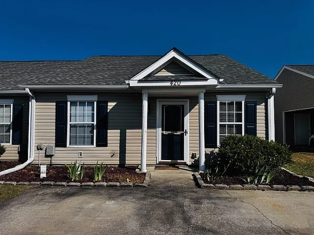 420 Londonberry Dr — Photo 1