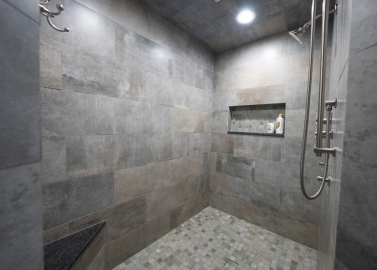 Master Bathroom (Upper level) Pic# 4