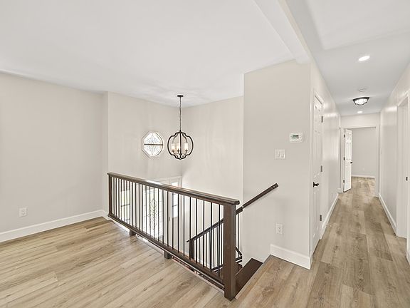 4th image of 1300 Lakeview Rd