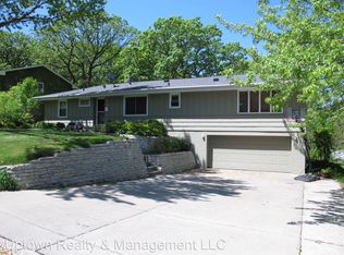 3304 Shepherd Hills Dr, Bloomington, MN 55431