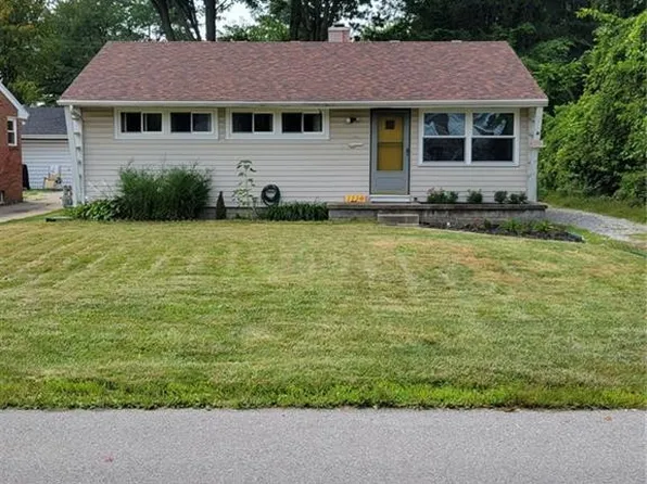 1114 Seymour Rd, Toledo, OH 43615