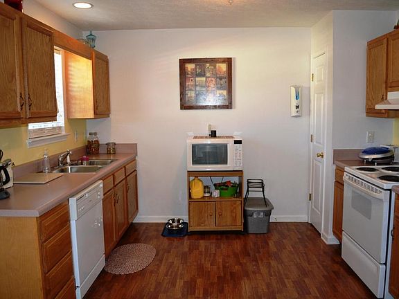3rd image of 140 Bell Ave