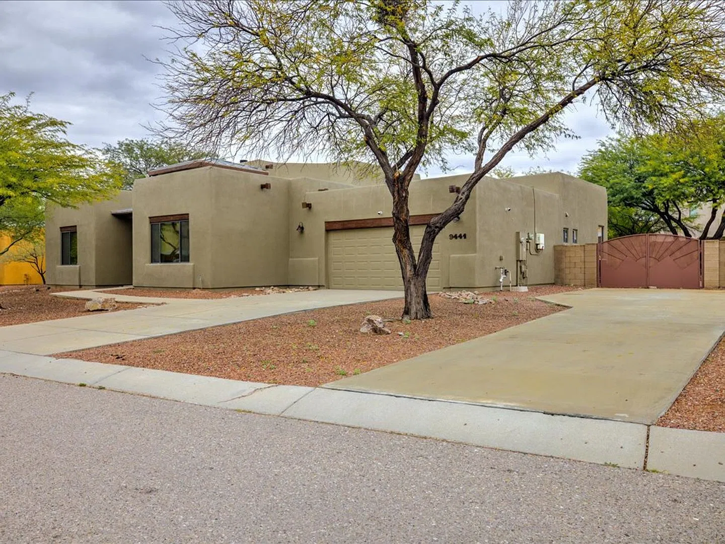 4 Bedroom 2 Bathroom — Photo 3