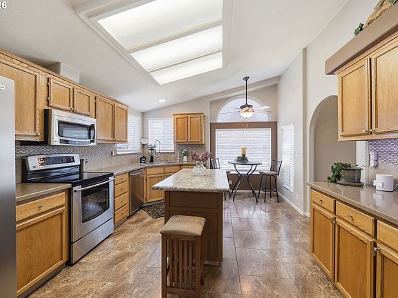 3rd image of 3220 Crescent Ave Space 33
