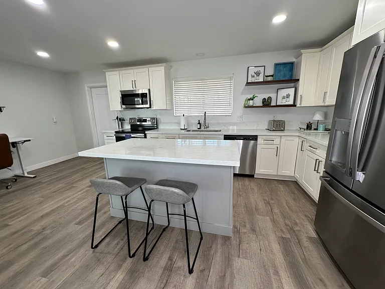 2729 N Myrtle Ave — Photo 4
