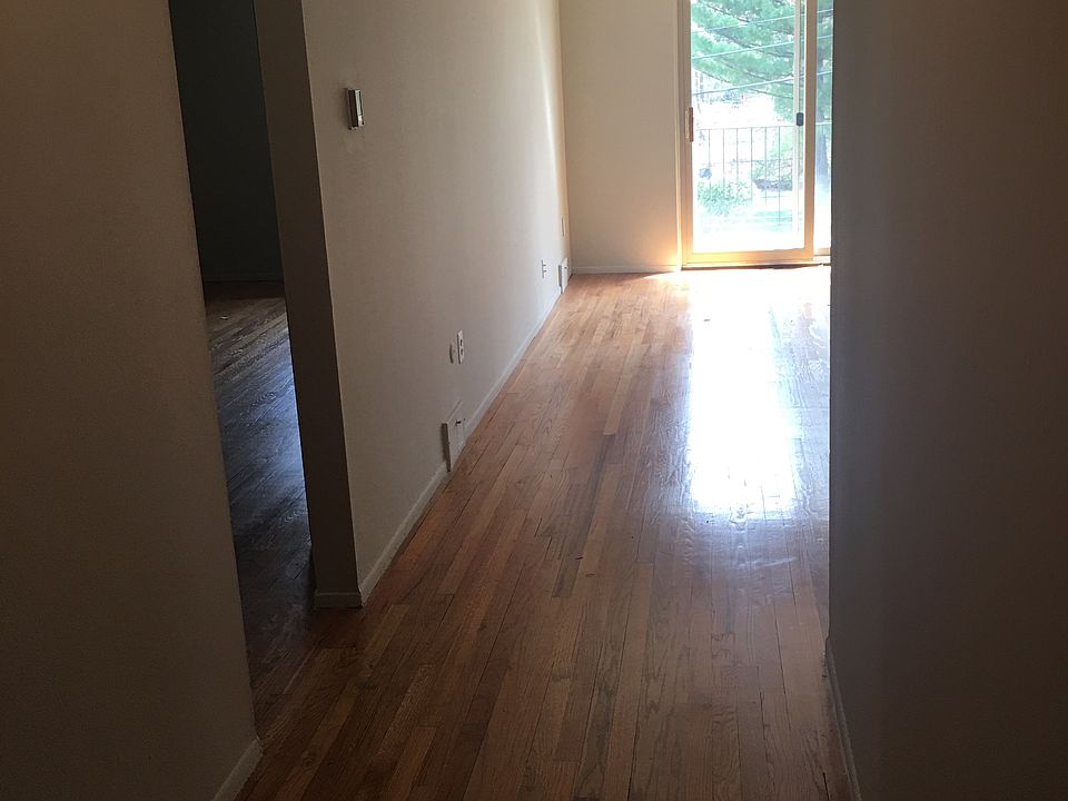 1st image of 925 Laprairie St #212-101-1