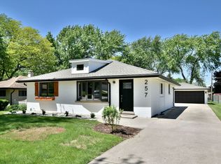 257 E Schick Rd, Bloomingdale, IL 60108