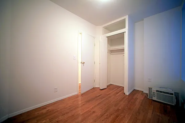 Rented by Metropolitan Realty | media 28