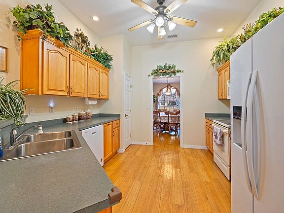 2nd image of 292 SW Ace Ln
