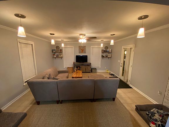 5th image of 104 Oak Hollow Dr