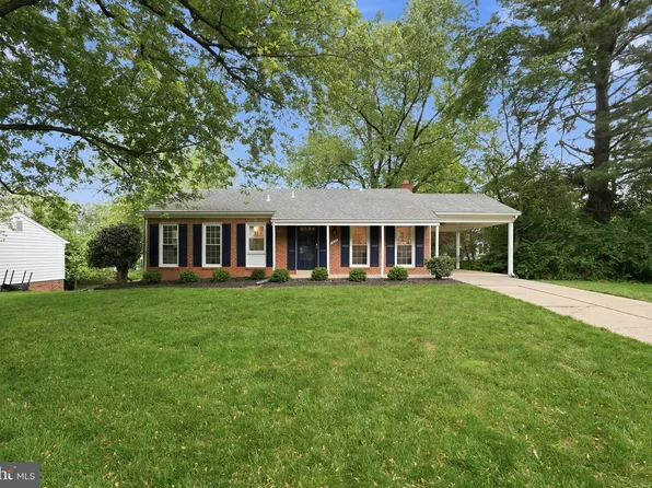 1827 Abbotsford Dr, Vienna, VA 22182