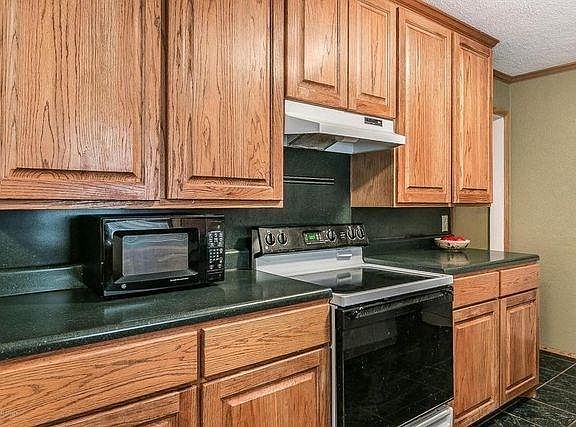 4th image of 3306 Janet Dr