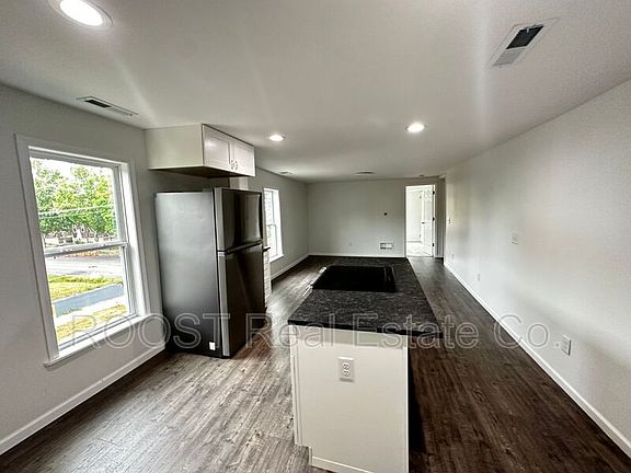 4th image of 2485 Indianola Ave APT 1