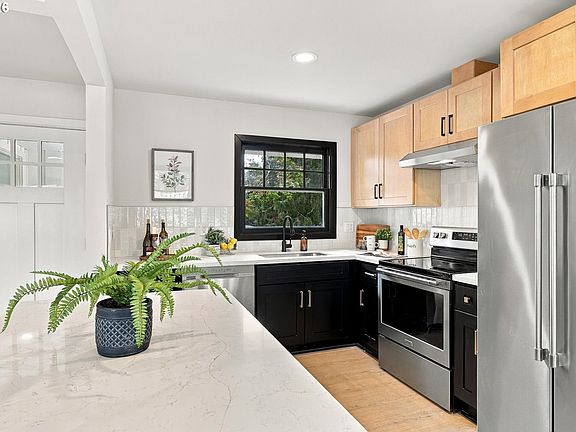 5th image of 6031 SE Brooklyn St