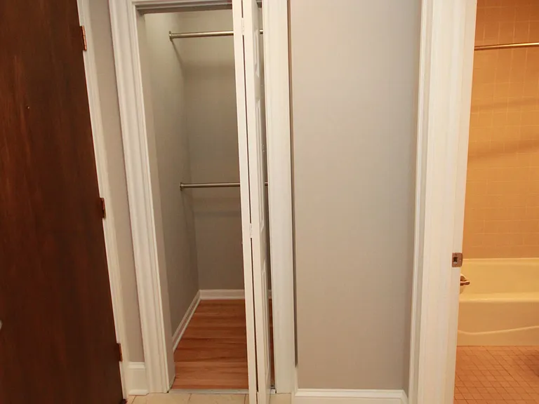 2215 N Clifton Ave #2W — Photo 13