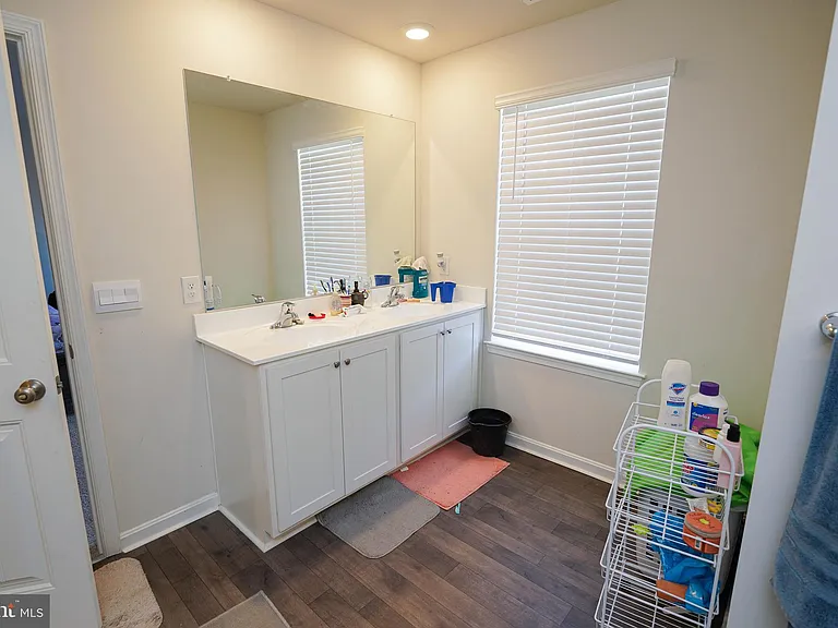 1712 Severn St — Photo 40