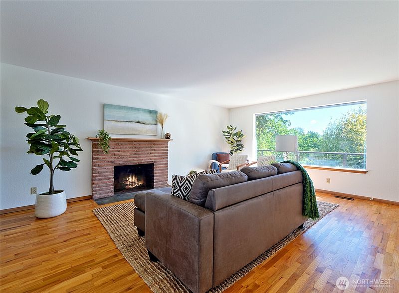 4th image of 8004 S 134th Street