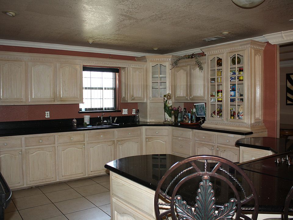 1st image of 1003 E Saint Francis Ave
