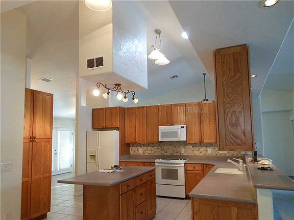 4th image of 331 Lakecrest Dr