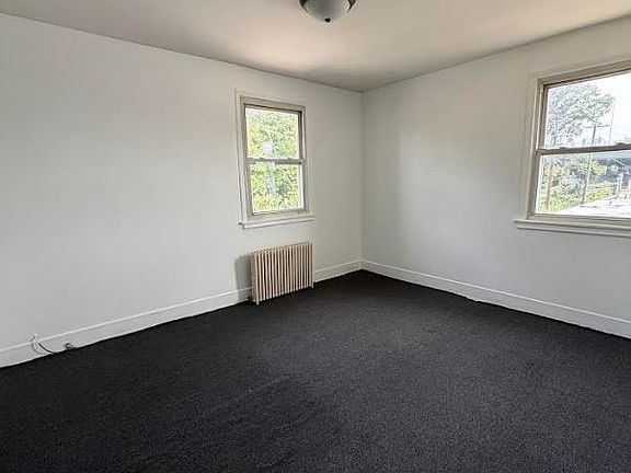 2nd image of 132 Mountainview Blvd #2
