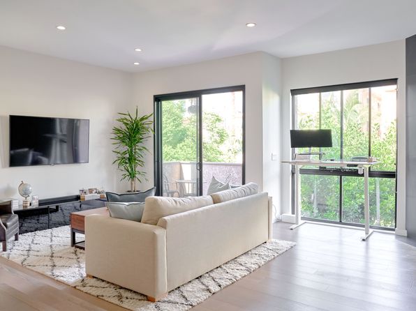 2307 Fox Hills Dr