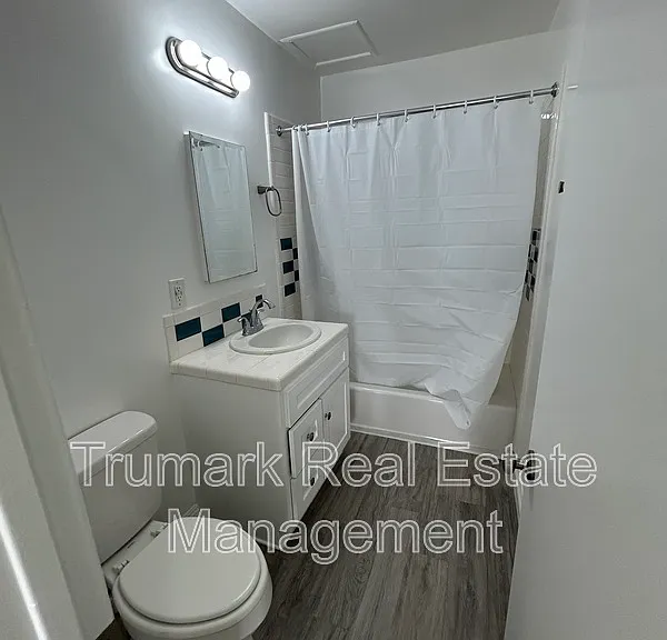 1811 Huntington Dr #2 — Photo 5