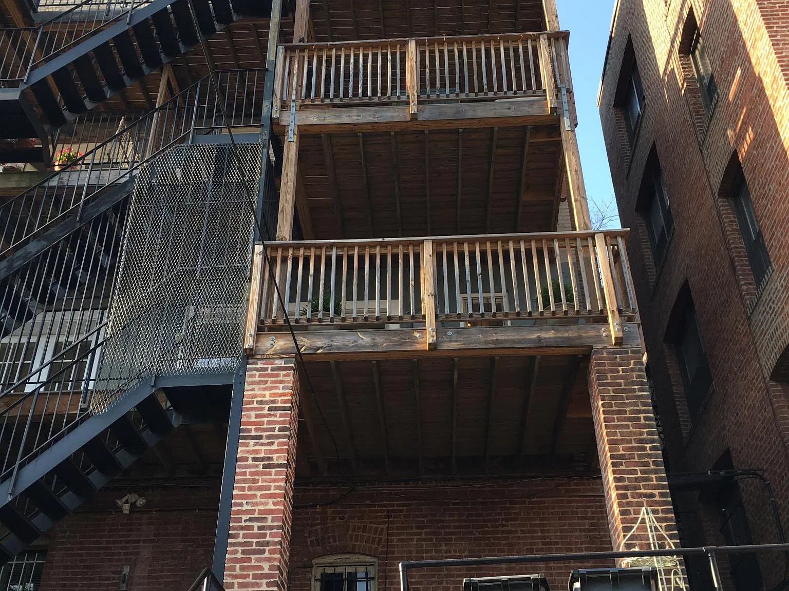1860 California St NW — Photo 4