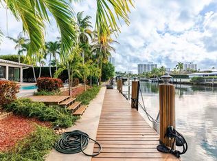 636 Hibiscus Dr, Hallandale Beach, FL 33009