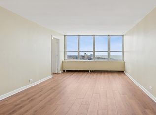 650 W Irving Park Rd #2501, Chicago, IL 60613