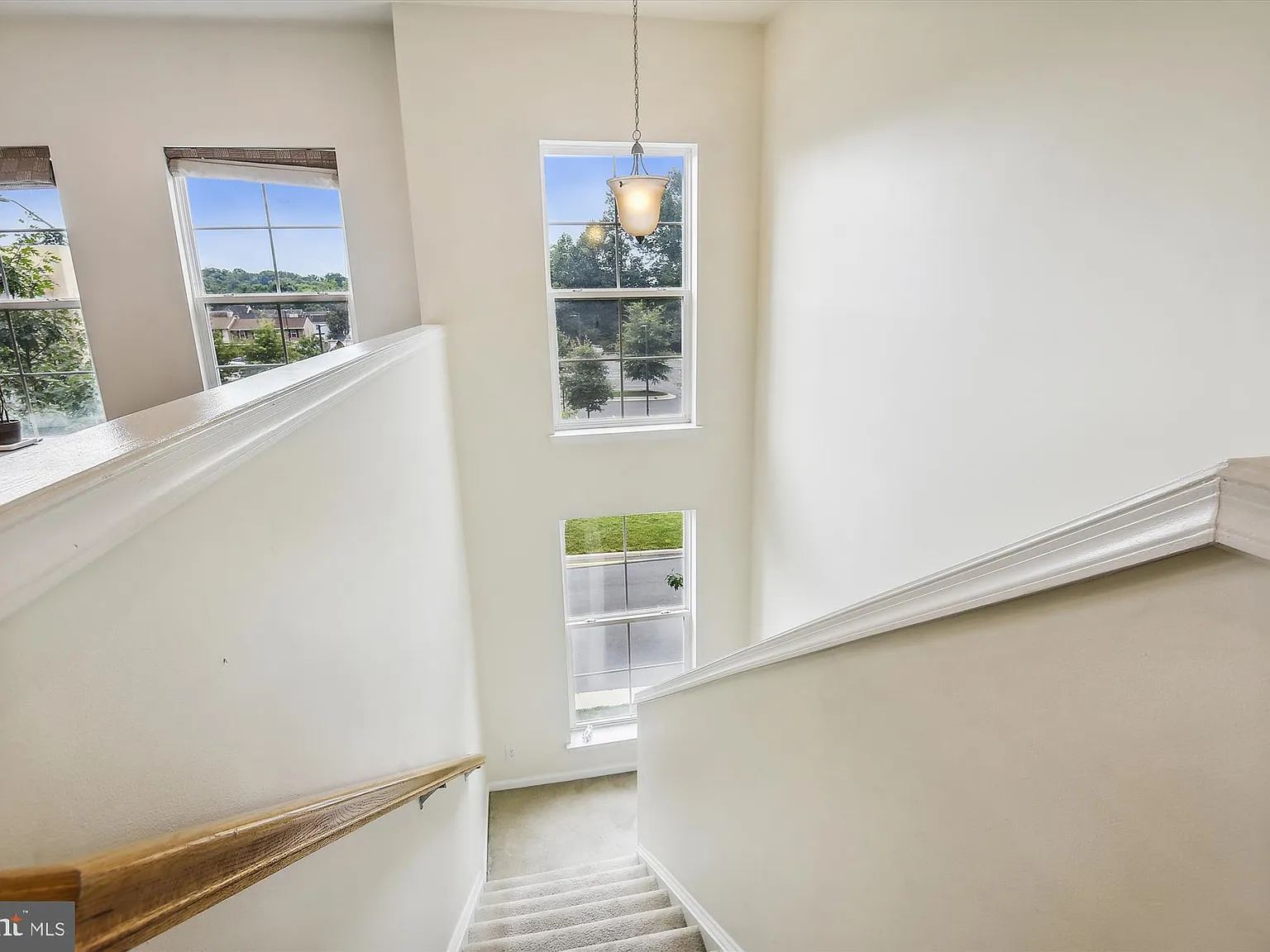 3 bed, 2.5 bath, 2294 sqft, $3,600 — Photo 2