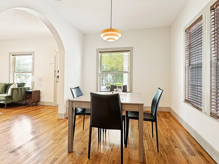 2723 Sharon St — Photo 10