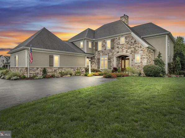 406 Lake Dr, Mechanicsburg, PA 17055