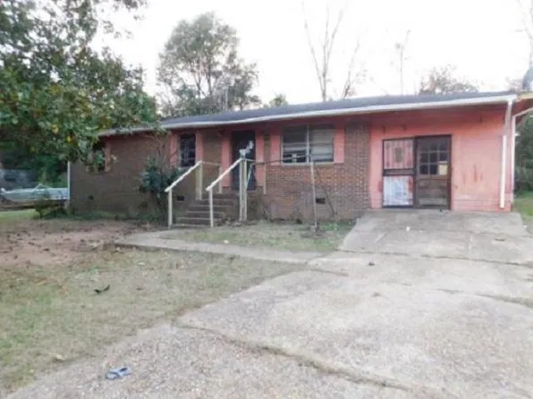 93 North St, Lumpkin, GA 31815