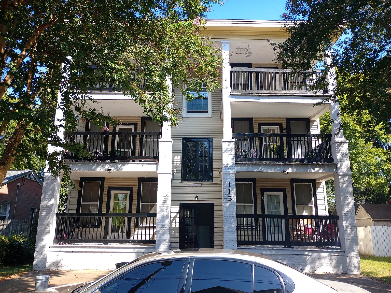 115 Bruce Pl — Photo 1