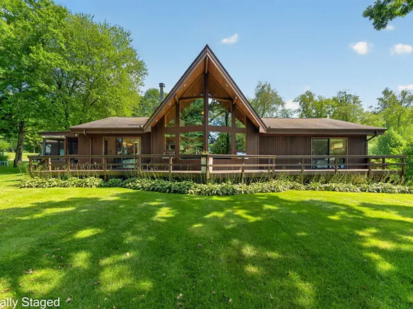 29116 Cedarama Dr, Marcellus, MI 49067