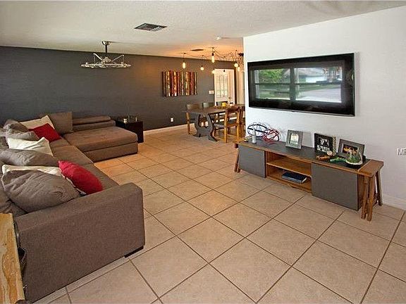 3rd image of 3187 Plaza Terrace Dr