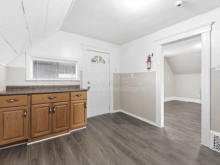 332 Goddard St — Photo 3