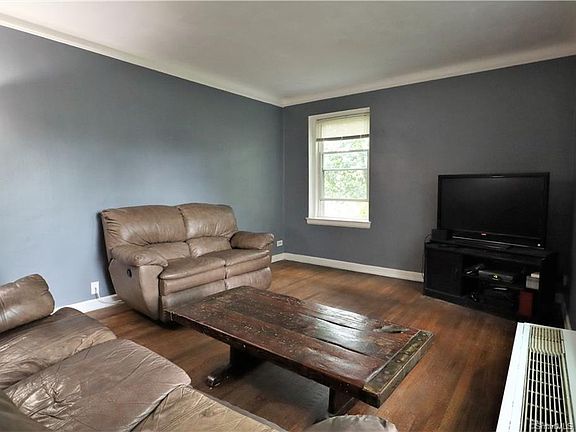 4th image of 138 Woodside Grn APT 2A