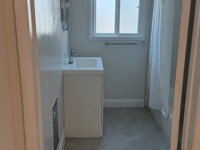 140 N Hayworth Ave #8 — Photo 16