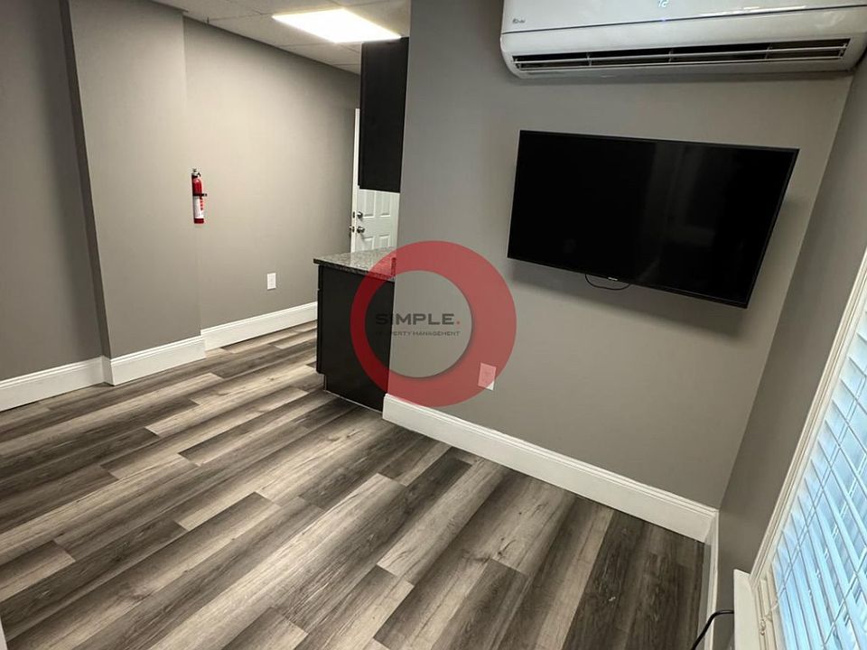 2nd image of 112 N 10th St #2A