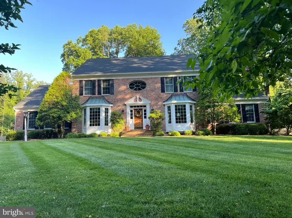 1 Lakecrest Ct, Towson, MD 21286