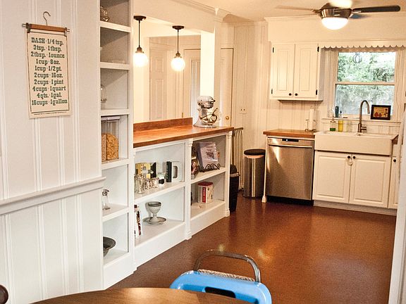 Dining area/kitchen